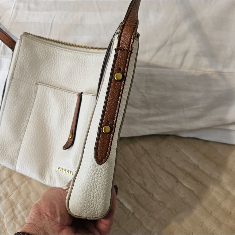 Fossil Preppy Structured White Pebbled Leather Slim Profile Summer Crossbody Bag